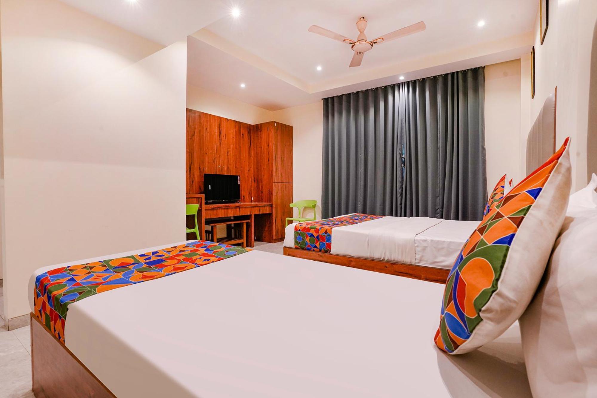 Fabexpress Utsav Residency - Nr Panvel Hotell Jāmb Exteriör bild