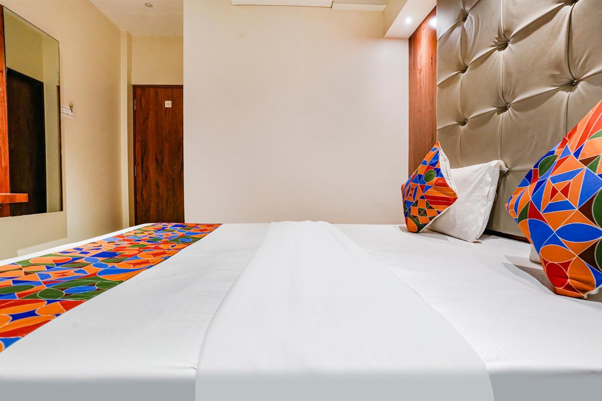 Fabexpress Utsav Residency - Nr Panvel Hotell Jāmb Exteriör bild