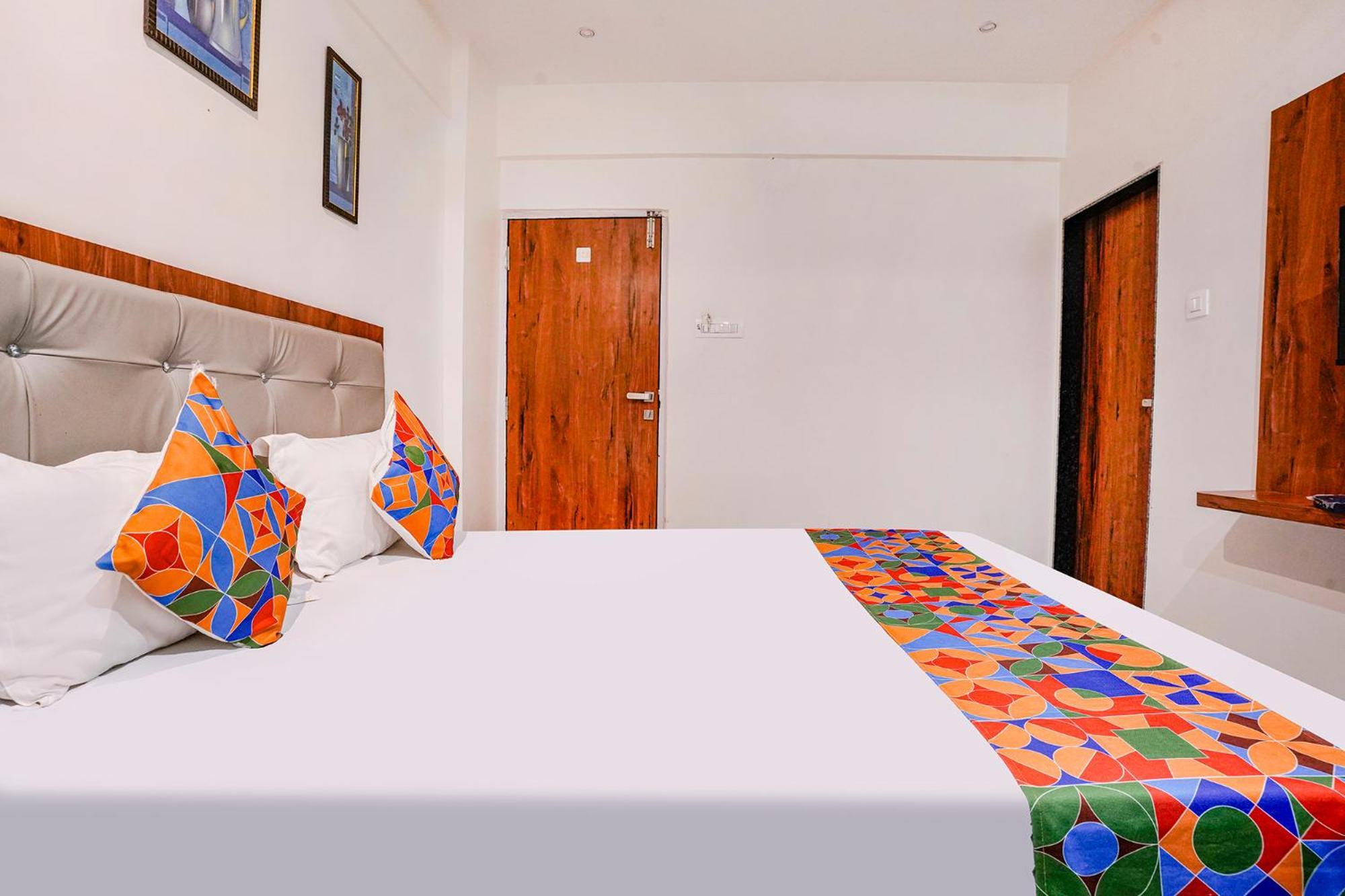 Fabexpress Utsav Residency - Nr Panvel Hotell Jāmb Exteriör bild