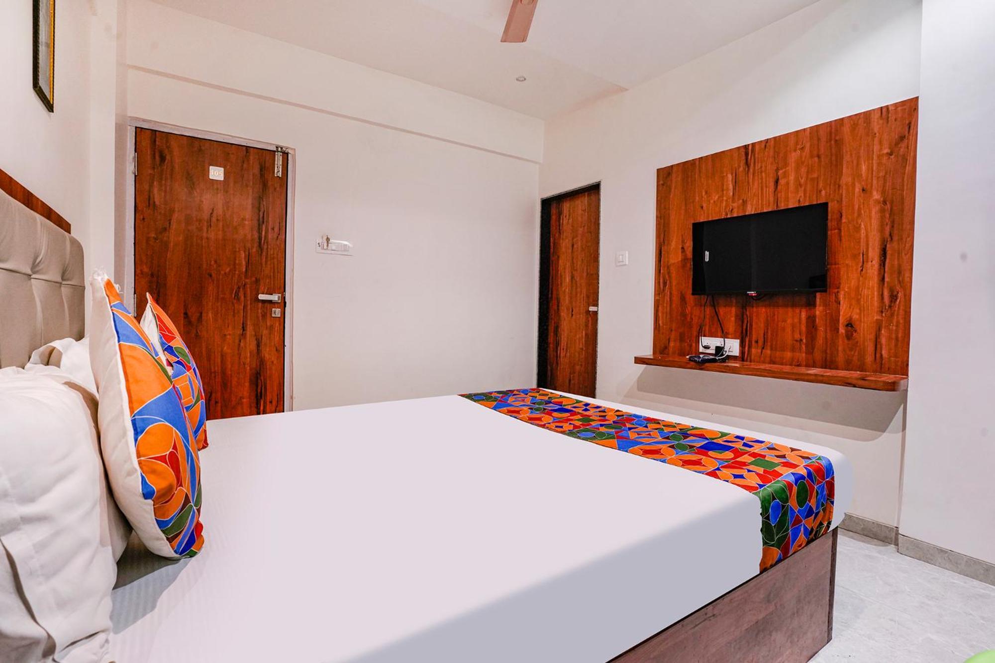 Fabexpress Utsav Residency - Nr Panvel Hotell Jāmb Exteriör bild